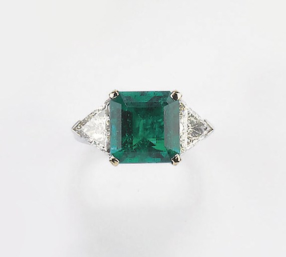 ANELLO IN ORO CON SMERALDO E DIAMANTI