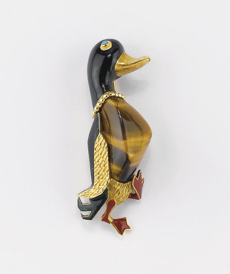 SPILLA IN ORO, OCCHIO DI TIGRE E SMALTO, FIRMATA CARTIER PARIS