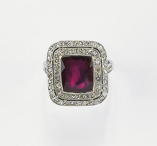 ANELLO CON RUBINO E BRILLANTI