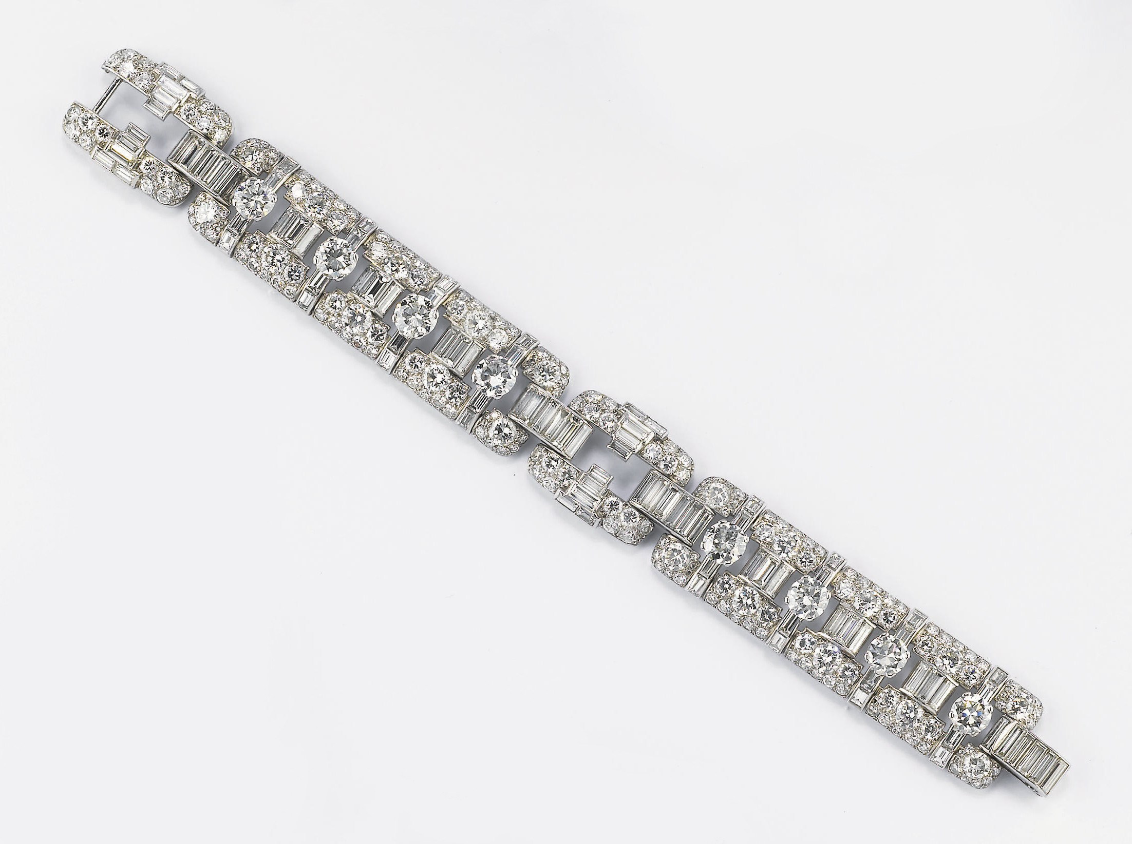 BRACCIALE ART DECO IN PLATINO E DIAMANTI, FIRMATO CARTIER LONDON
