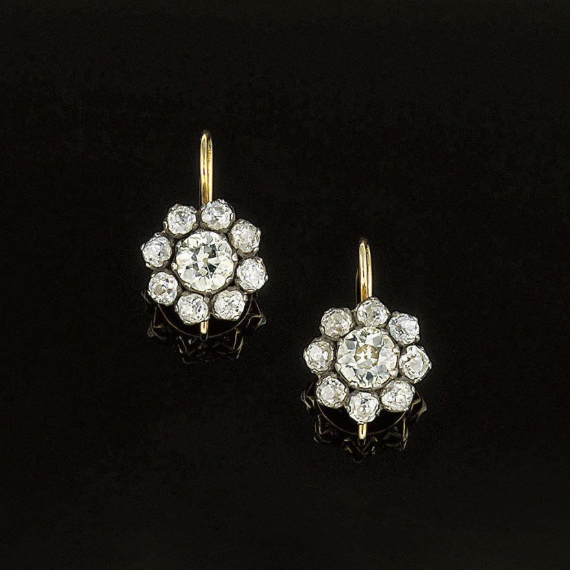 A pair of diamond earpendants