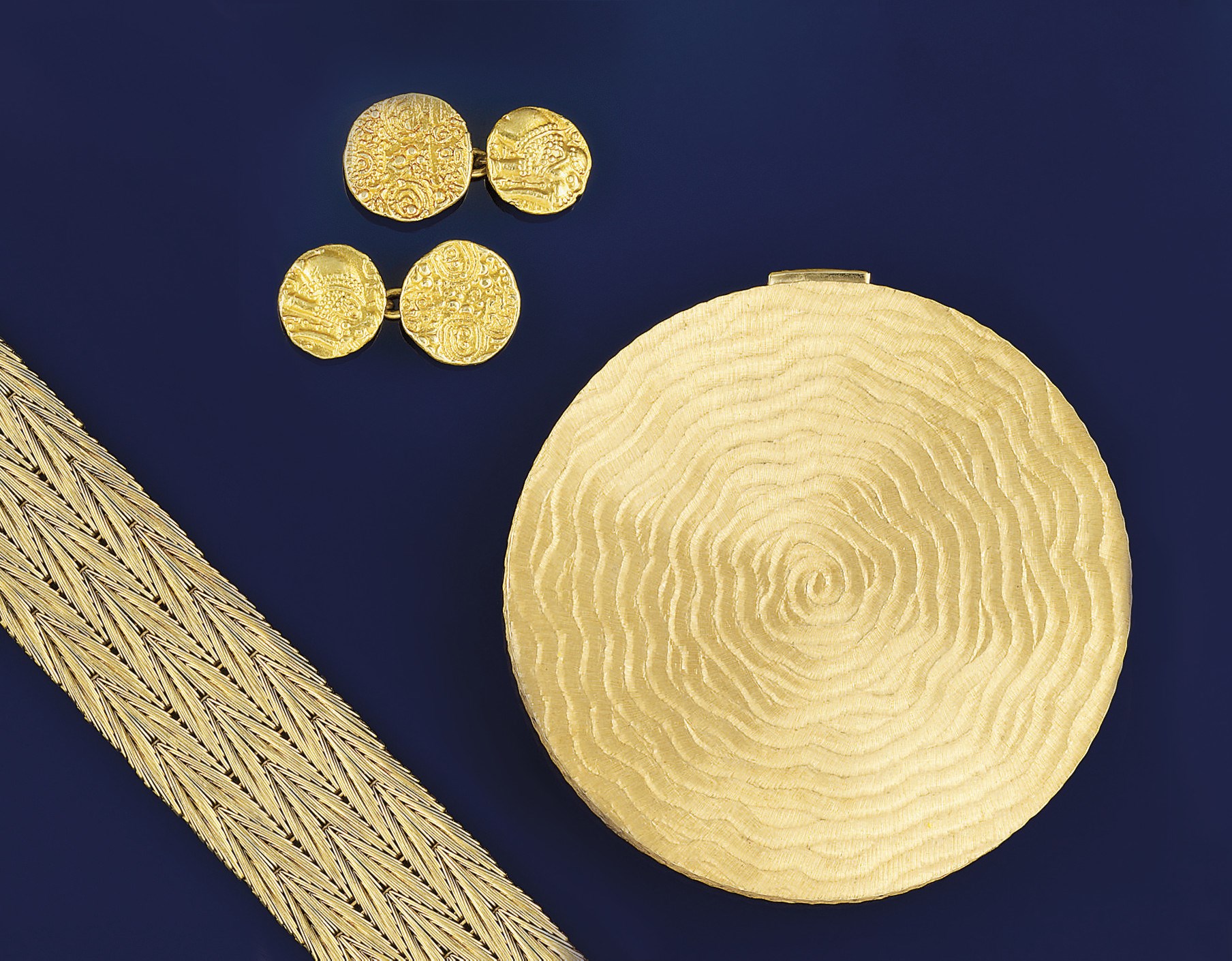 A group of jewellery