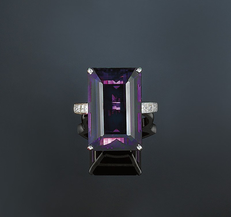 An amethsyt and diamond ring