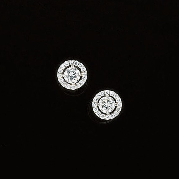 A pair of diamond cluster earstuds