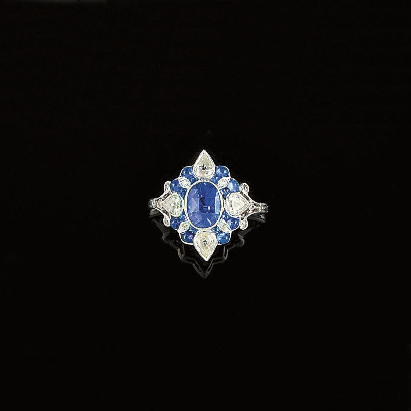A sapphire and diamond cluster ring