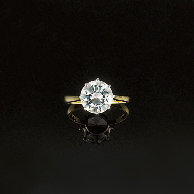 A diamond single stone ring