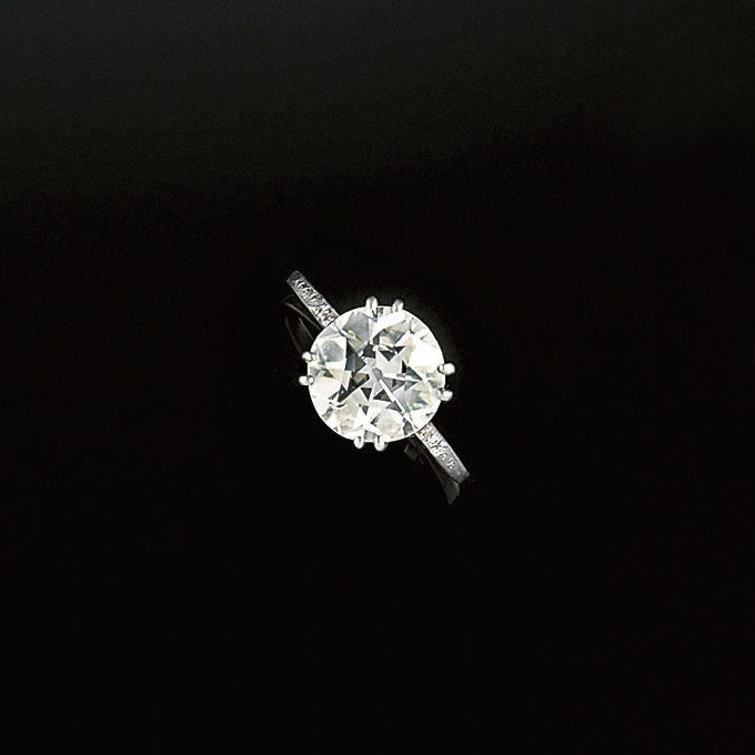 A diamond single stone ring
