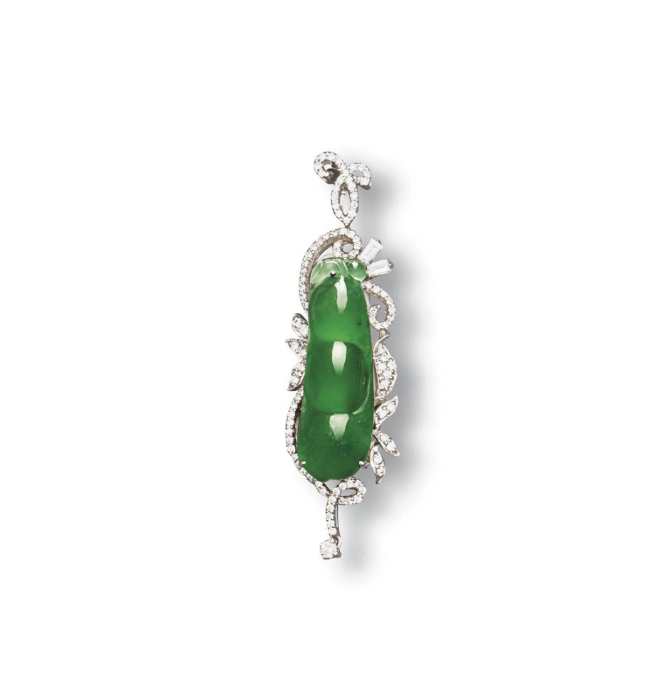A JADEITE AND DIAMOND PENDANT