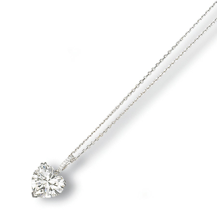 A DIAMOND PENDENT NECKLACE