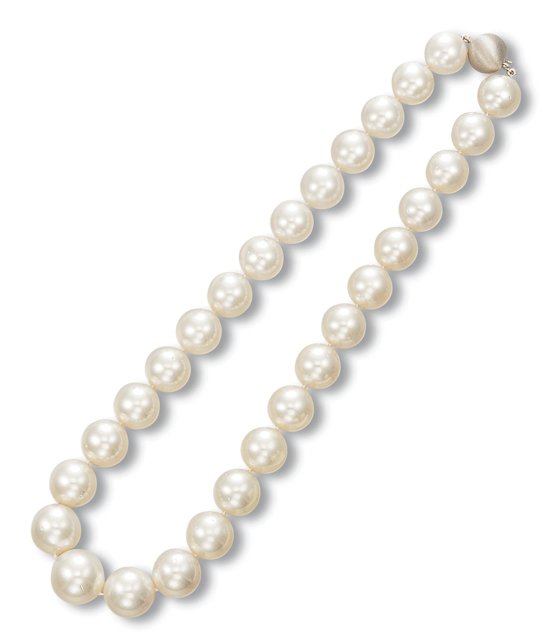 A CULTURED PEARL NECKLACE