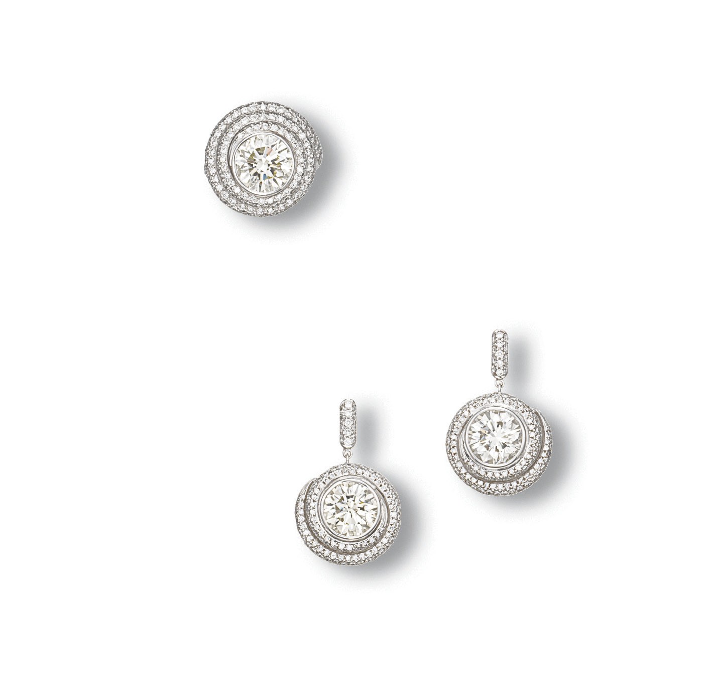 A SET OF DIAMOND JEWELLERY
