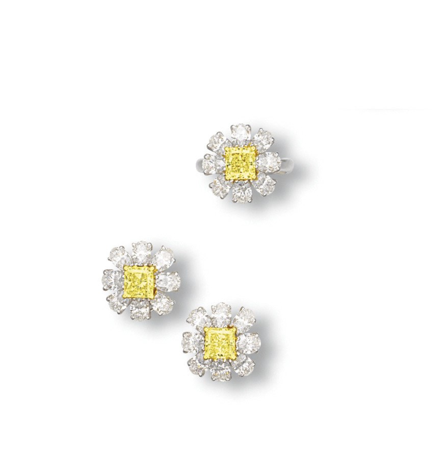 A SET OF COLOURED DIAMOND AND DIAMOND JEWELLERY