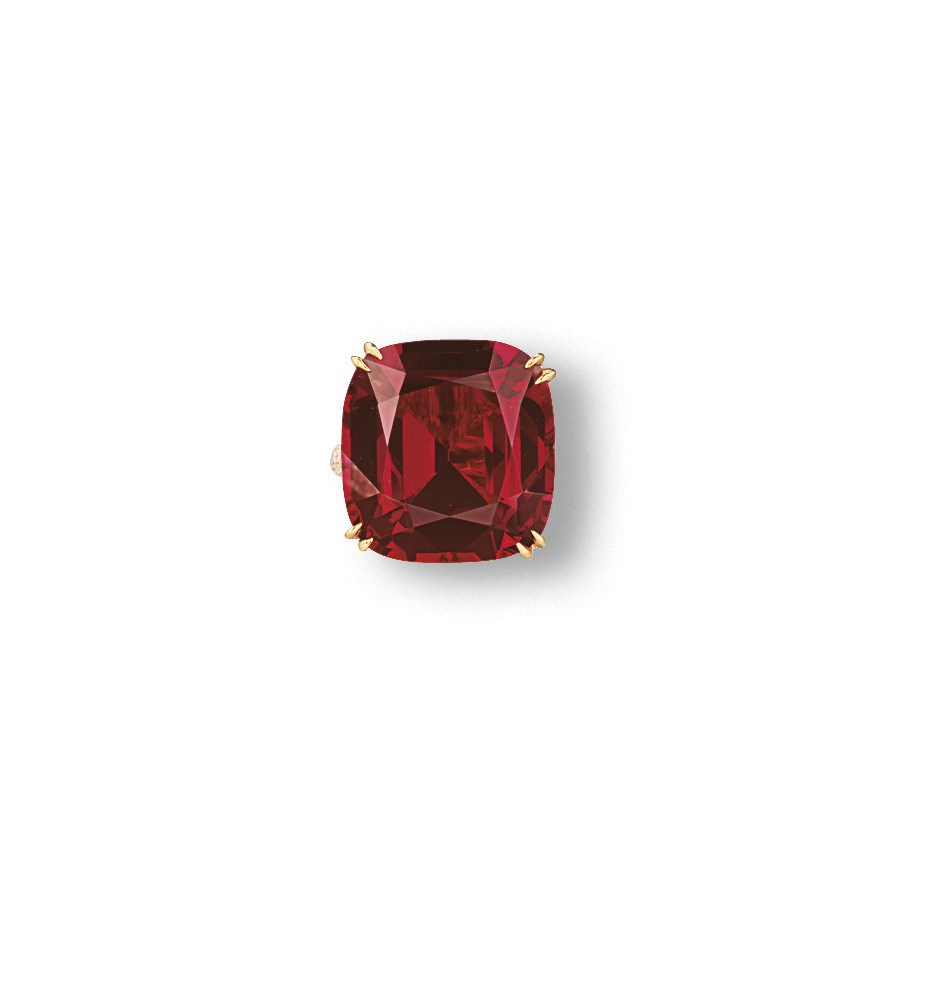 A SPINEL AND DIAMOND RING
