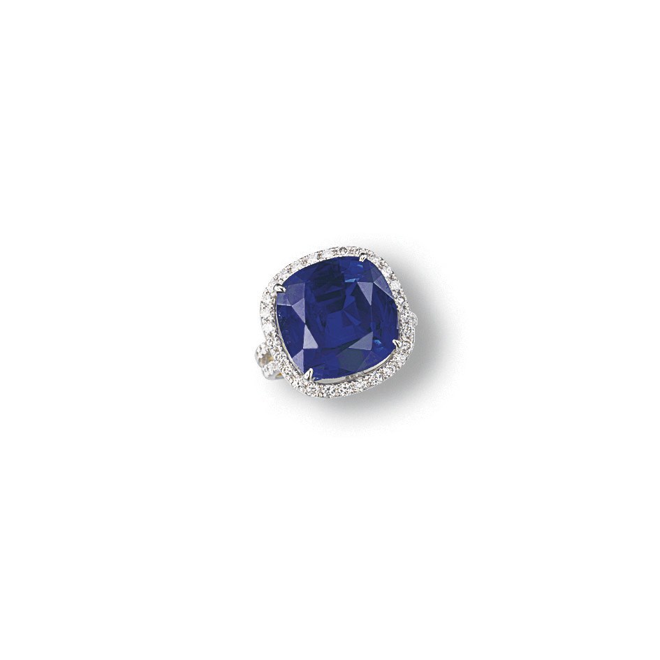 A SAPPHIRE AND DIAMOND RING