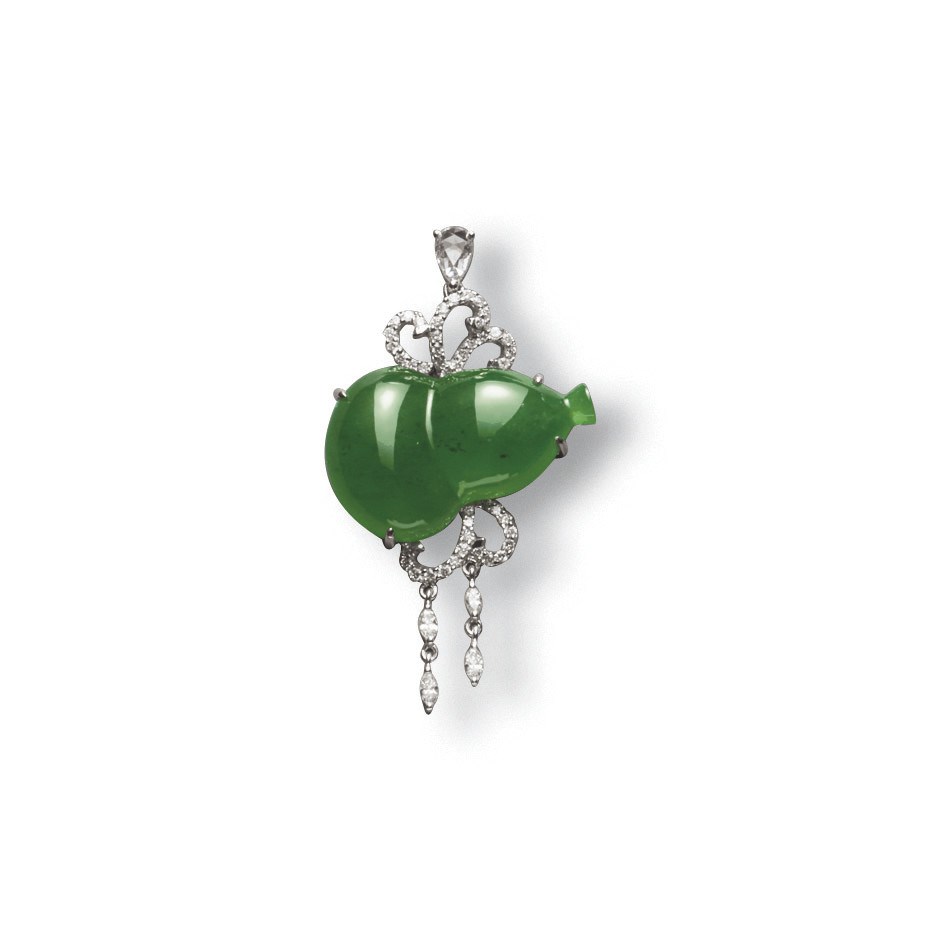 A JADEITE HULU AND DIAMOND PENDANT