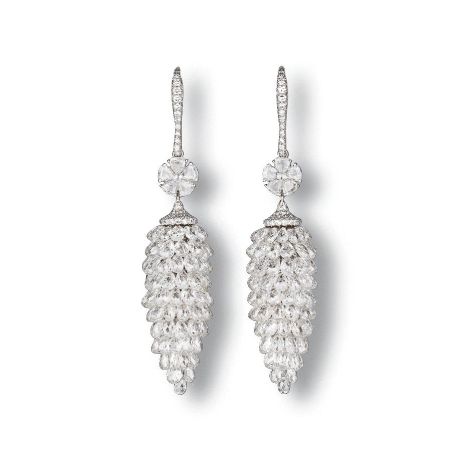 A PAIR OF DIAMOND EAR PENDANTS