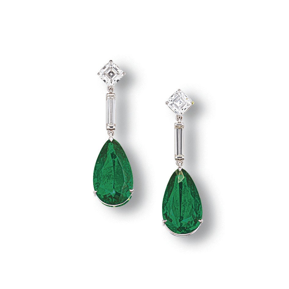 A PAIR OF EMERALD AND DIAMOND EAR PENDANTS