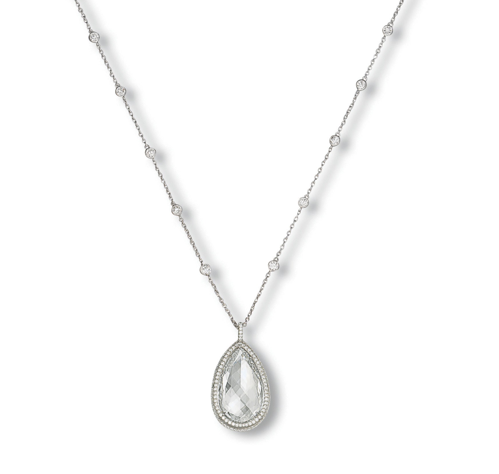 A DIAMOND PENDENT NECKLACE