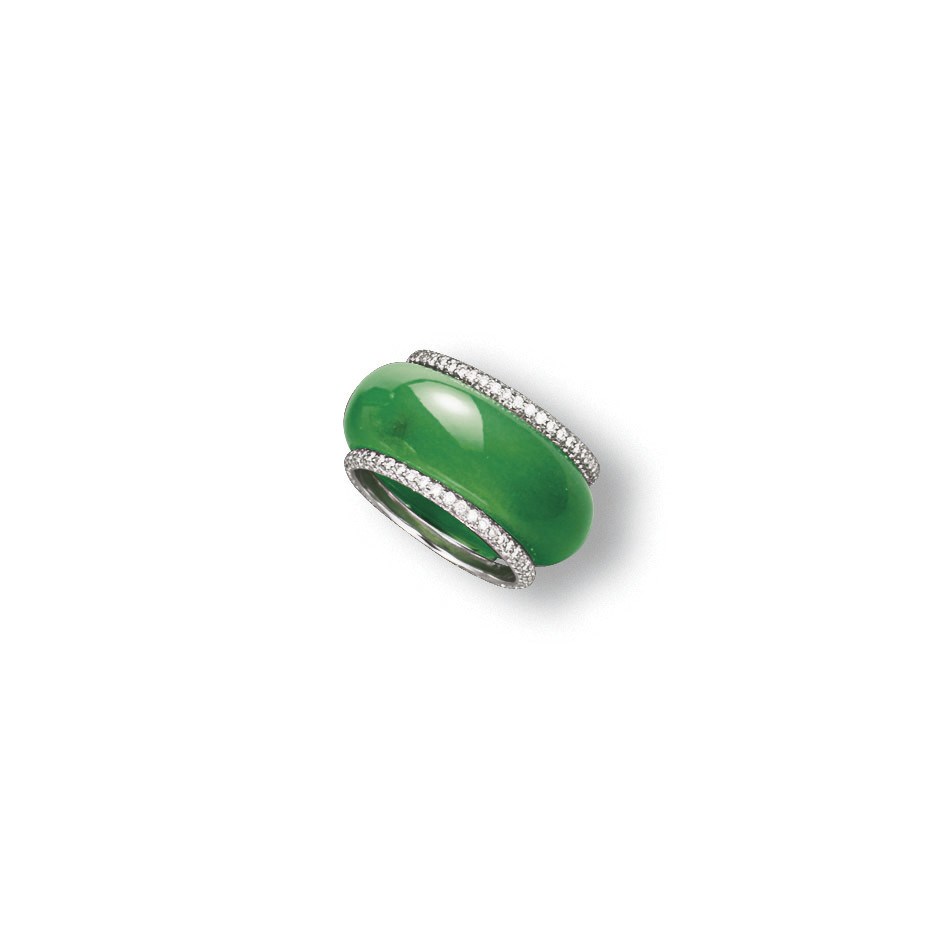 A JADEITE ABACUS SEED RING WITH DIAMOND JACKET