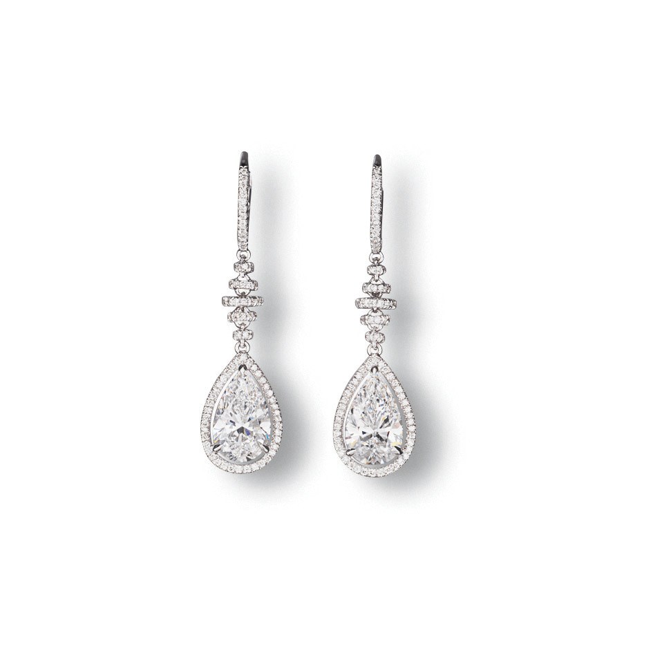 A PAIR OF DIAMOND EAR PENDANTS