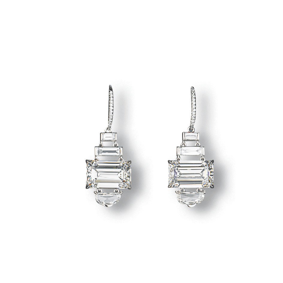 A PAIR OF DIAMOND EAR PENDANTS