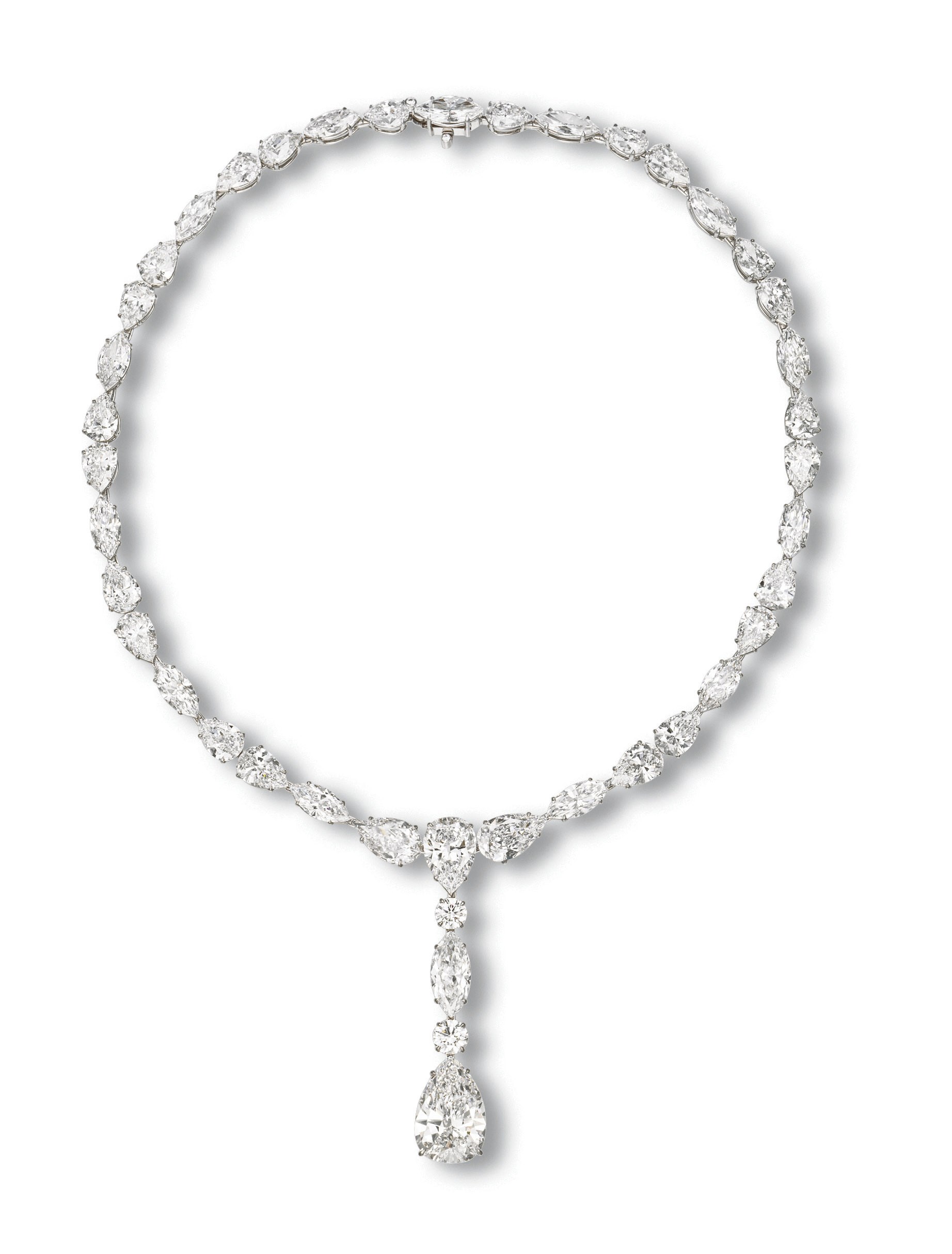 AN ELEGANT DIAMOND PENDENT NECKLACE