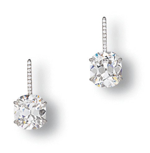 A PAIR OF DIAMOND EAR PENDANTS
