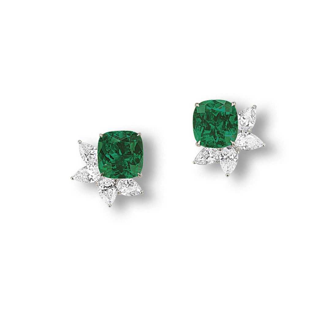 A PAIR OF STUNNING EMERALD AND DIAMOND EAR CLIPS