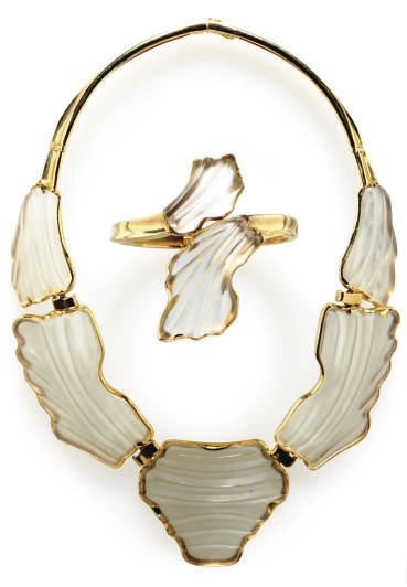 A SET OF ROCK CRYSTAL AND 18K GOLD JEWERLY, BY LALAOUNIS