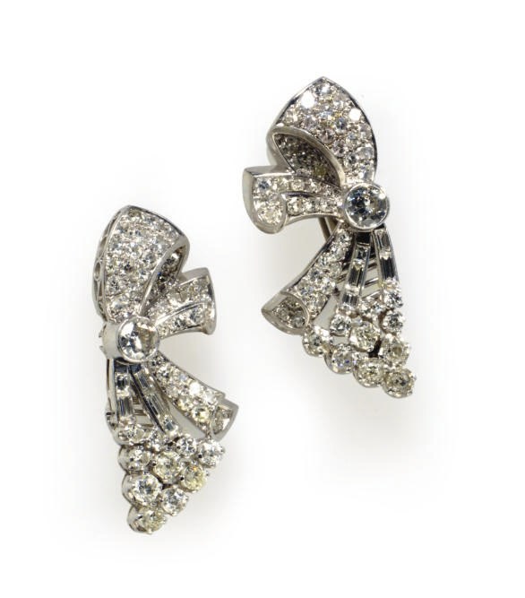 A PAIR OF DIAMOND AND PLATINUM EAR CLIPS
