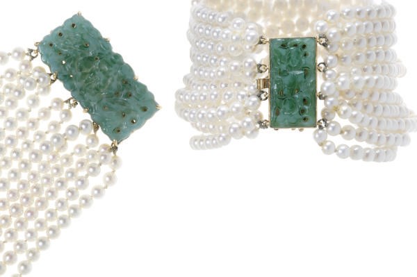 A SET OF CULTURED PEARL, CARVED GLASS AND 14K GOLD JEWELRY