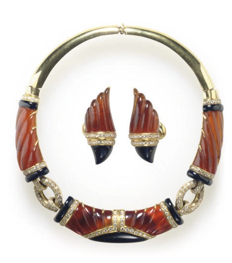 A SUITE OF ONYX, DIAMOND, GLASS AND 18K GOLD JEWELRY
