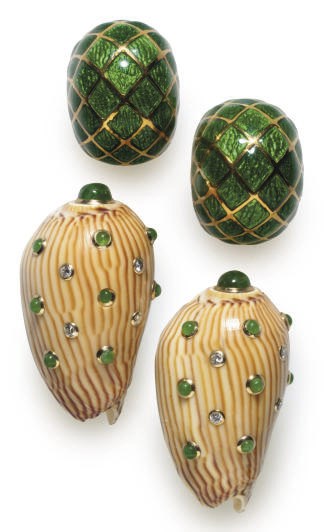 A GROUP OF MULTI-GEM, SHELL, ENAMEL AND GOLD JEWELRY