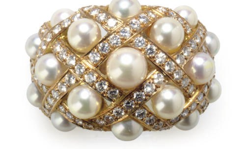 A CULTURED PEARL, DIAMOND AND 18K GOLD RING, BY CHANEL