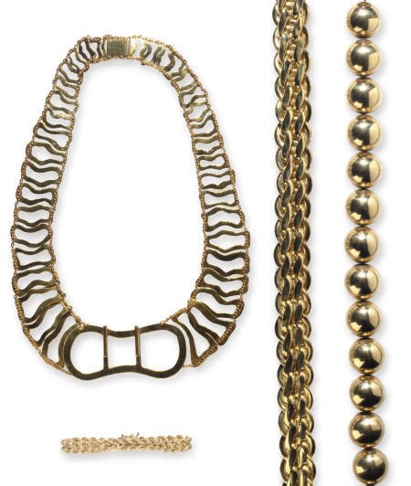 A GROUP OF GOLD JEWELRY