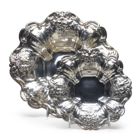TWO AMERICAN SILVER FLORIFORM BOWLS IN TWO SIZES,