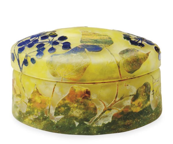A FRENCH CAMEO GLASS BOX AND A COVER,