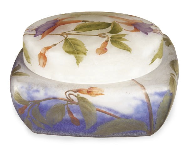 A GLASS ENAMELED CAMEO GLASS BOX AND COVER,