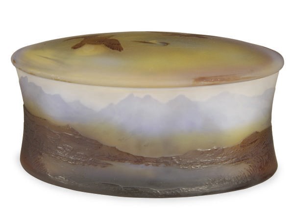 A FRENCH CAMEO GLASS BOX AND COVER,