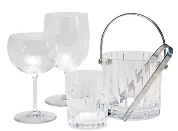 AN ASSEMBLED SET OF CONTINENTAL GLASS DRINKWARE AND A SET OF TWELVE PLATES,