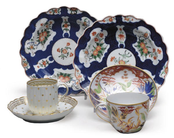 A GROUP OF ENGLISH PORCELAIN TEA, COFFEE AND DESSERT WARES,