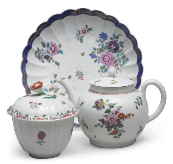 THREE ENGLISH PORCELAIN FLOWER-DECORATED DESSERT WARES,