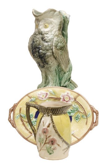 A GROUP OF ENGLISH, CONTINENTAL AND AMERICAN MAJOLICA JUGS AND A PAIR OF DISHES,