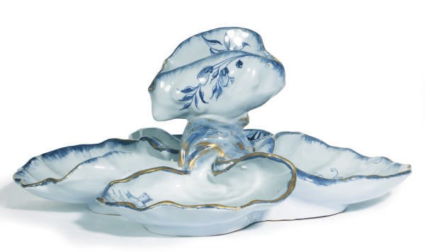 A FRENCH FAIENCE SHELL-FORM CENTERPIECE,
