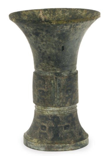 A CHINESE ARCHAIC BRONZE LARGE WINE VESSEL, ZUN,