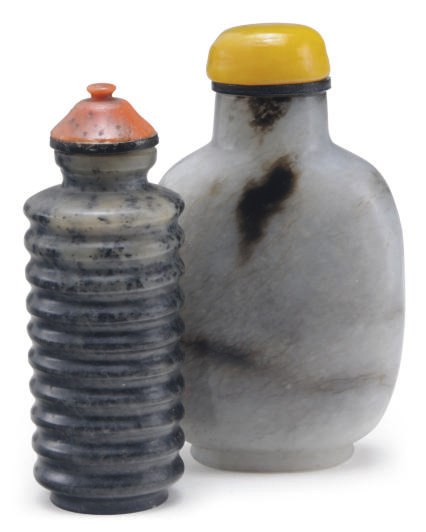 A CHINESE HARDSTONE PALE GREEN AND BLACK SNUFF BOTTLE AND A BLACK AND GREY MOTTLED SNUFF BOTTLE,**