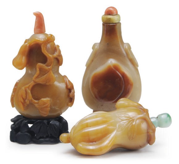 THREE CHINESE SOAPSTONE SNUFF BOTTLES,**