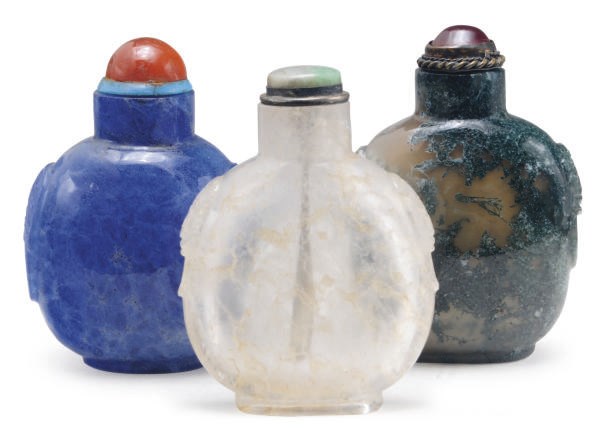 TWO CHINESE HARDSTONE SNUFF BOTTLES AND A GLASS SNUFF BOTTLE,**