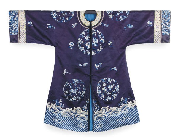 A CHINESE EMBROIDERED SILK DARK BLUE GROUND LADIES SHORT COAT,
