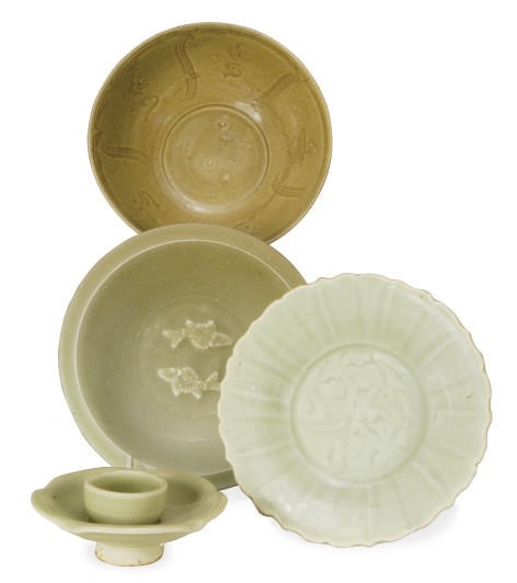 A SMALL CHINESE LONGQUAN CIRCULAR DISH AND A CELADON-GLAZED LOTIFORM DISH,